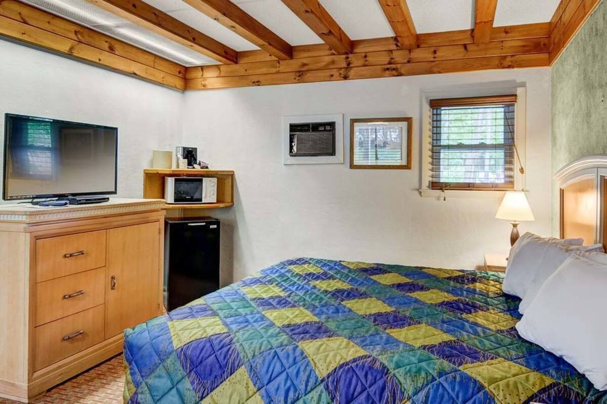 Standard Room | Iron/ironing board, free WiFi, alarm clocks