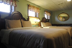 Executive Suite | Individually decorated, individually furnished, desk, rollaway beds