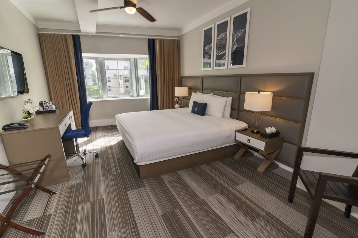 Deluxe Room, 1 King Bed, City View | Egyptian cotton sheets, premium bedding, down duvets, pillow-top beds