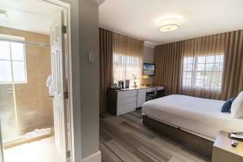 Luxury Double Room, 1 King Bed, Pool View | Egyptian cotton sheets, premium bedding, down comforters, pillowtop beds at San Juan Hotel