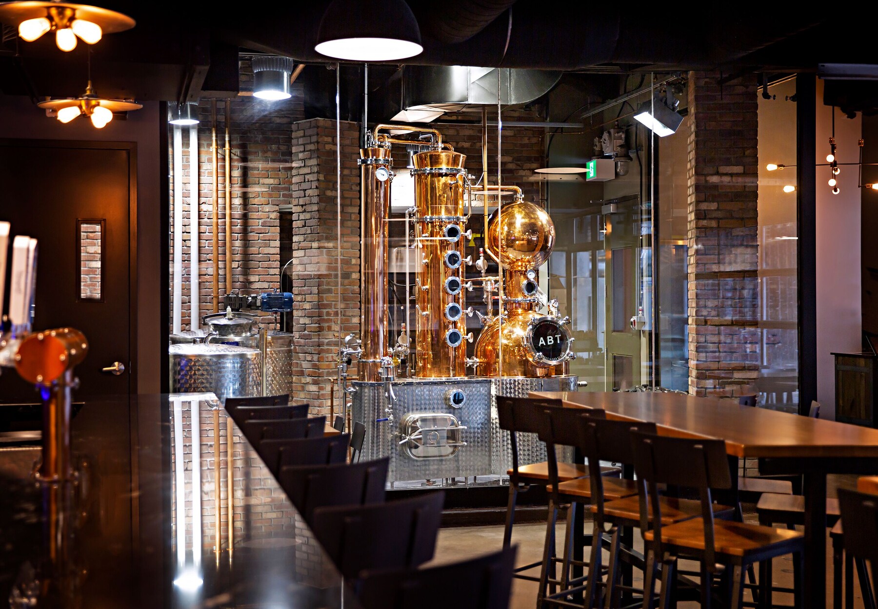 2 restaurants; breakfast, lunch, and dinner served