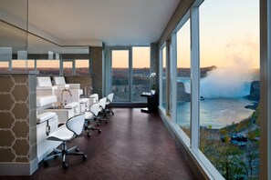 Couples treatment rooms, hot tub, body treatments, hydrotherapy