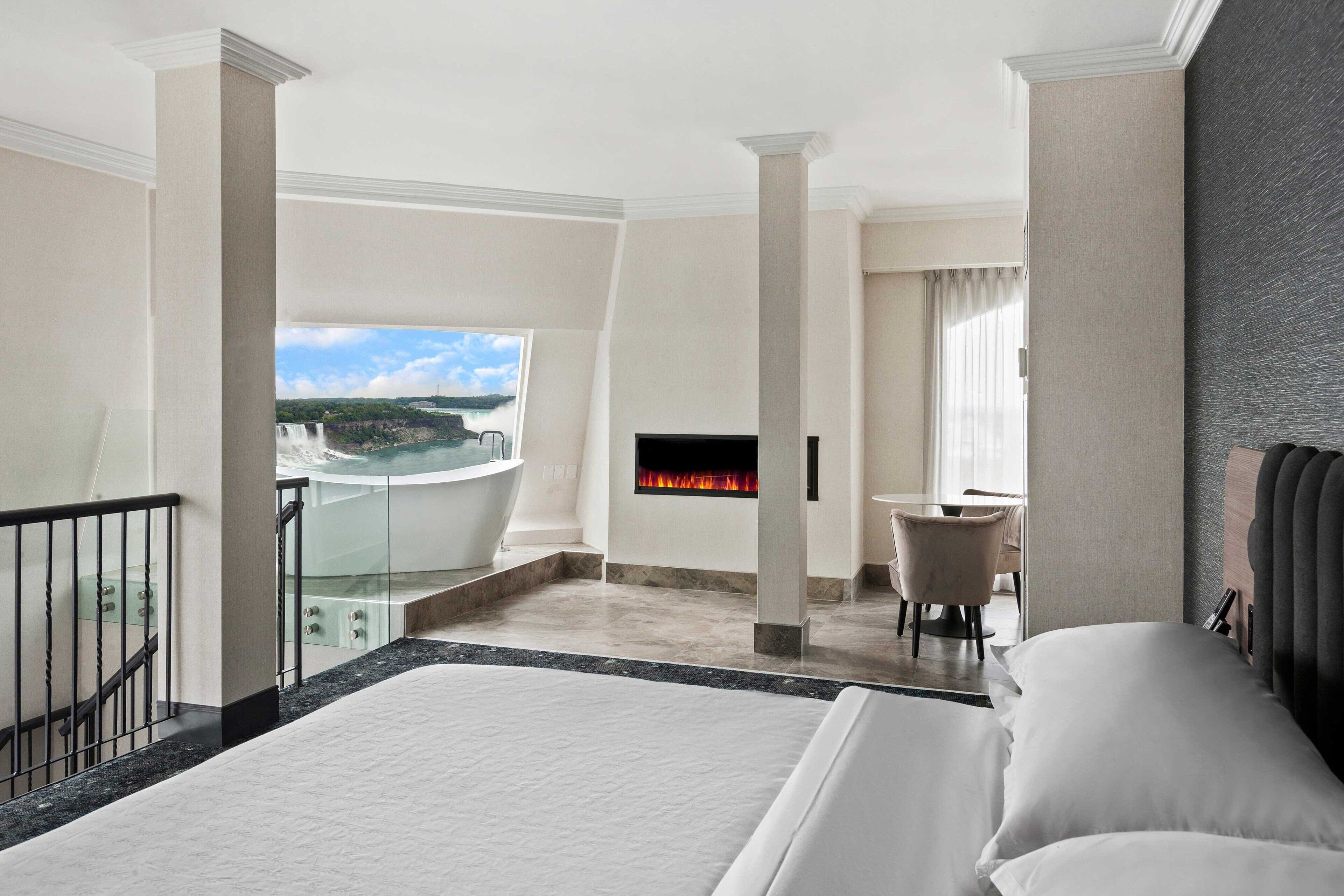 Literie de qualité, coffre-fort, bureau, rideaux d’obscurcissement