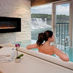 Couples treatment rooms, hot tub, body treatments, hydrotherapy