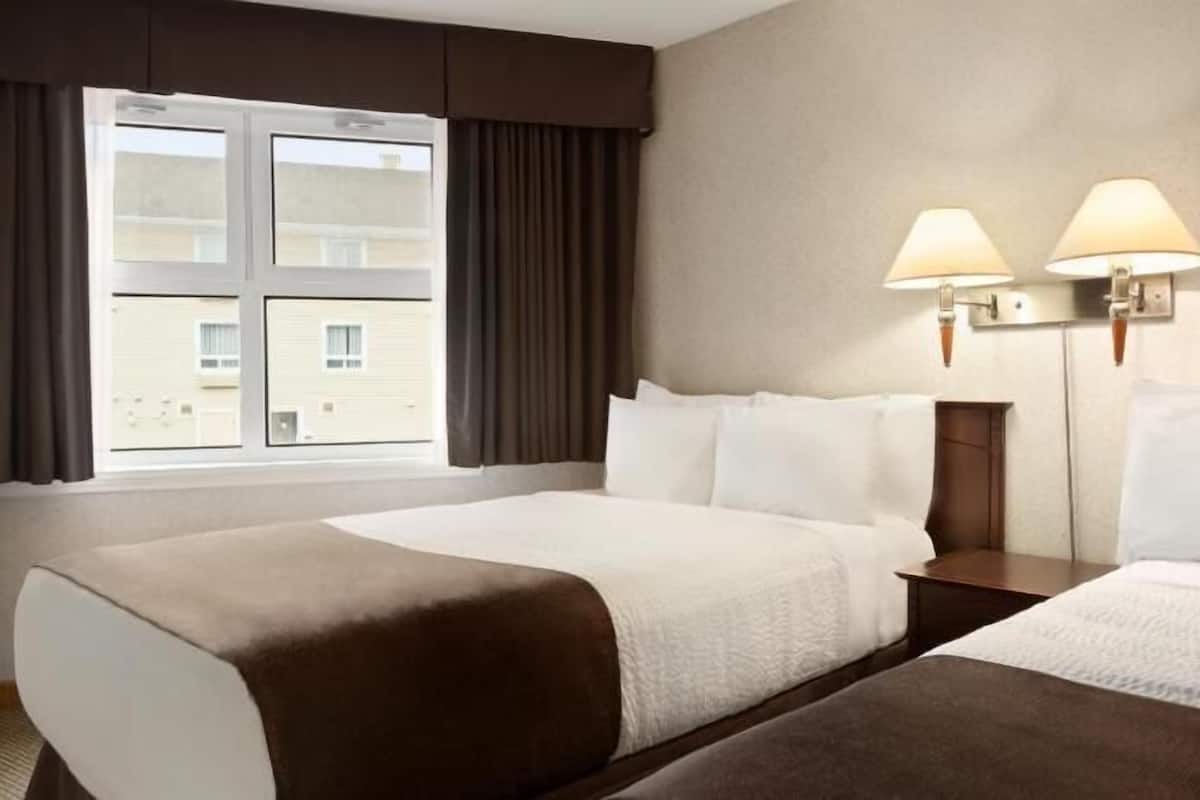 Bureau, rideaux occultants, chambres insonorisées