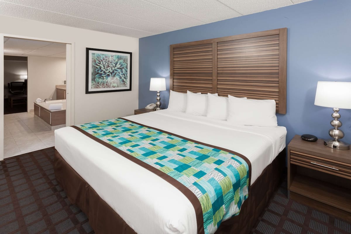 Suite, 1 King Bed, Non Smoking, Refrigerator & Microwave