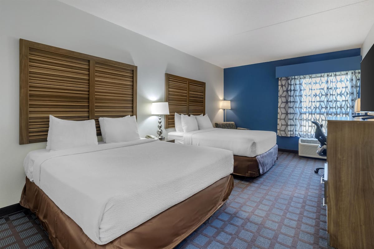 Premium bedding, in-room safe, desk, blackout drapes