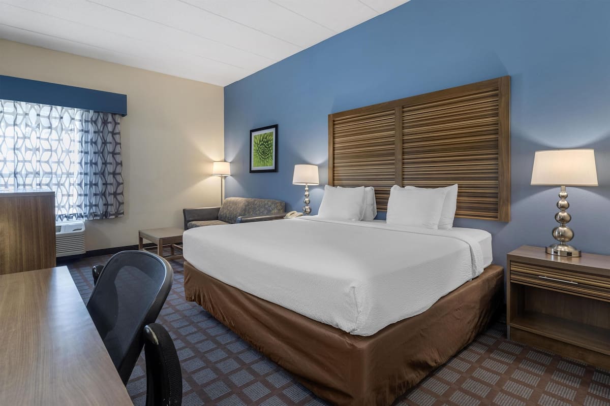 Premium bedding, in-room safe, desk, blackout drapes