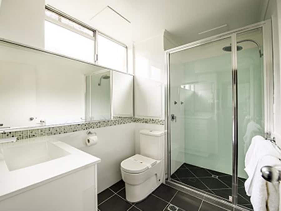 Standard Room, Non Smoking | Bathroom