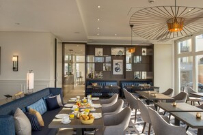 Desayuno buffet todos los días (con cargo) 