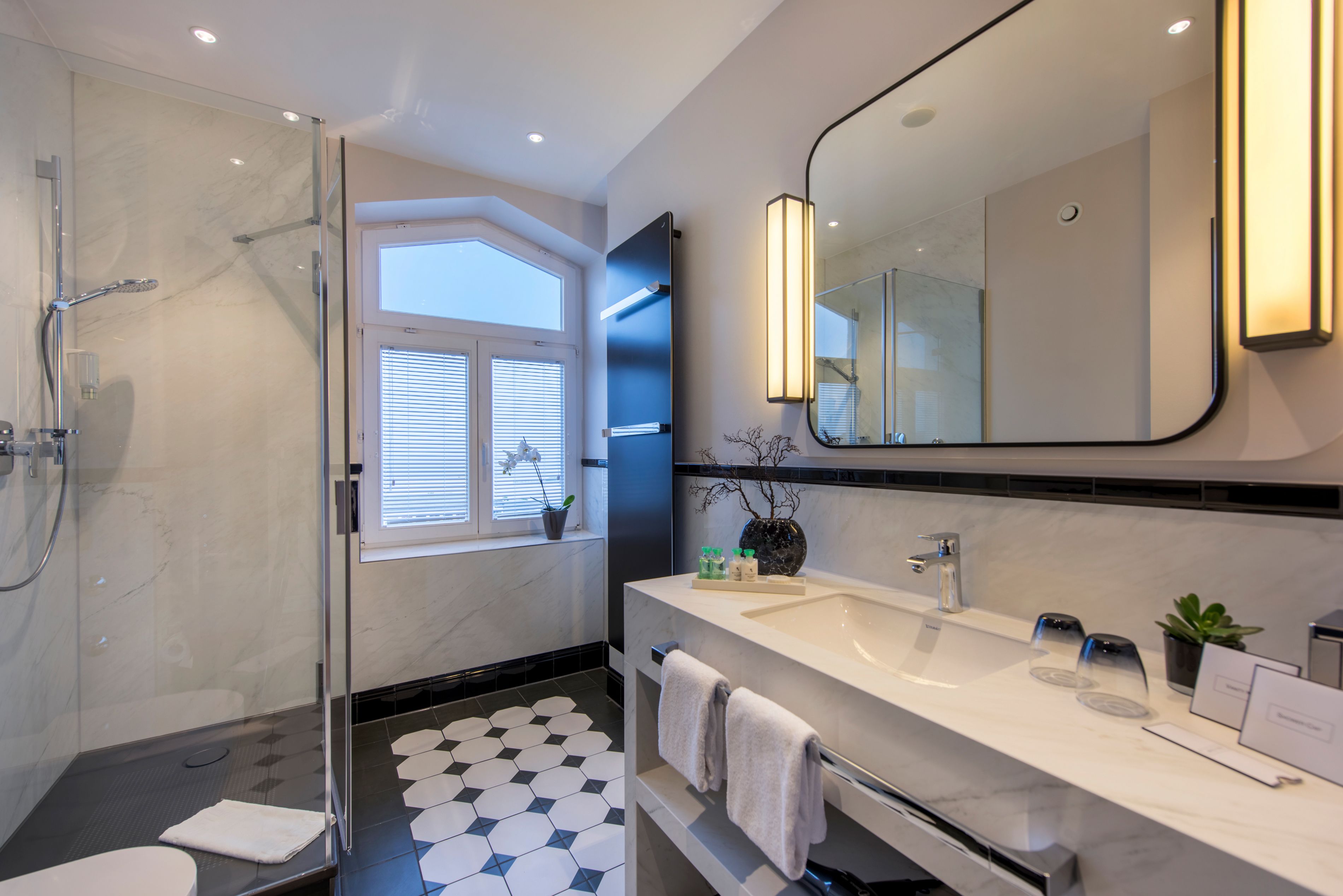 superior double room, sea view | bathroom | free toiletries, hair dryer, slippers, towels