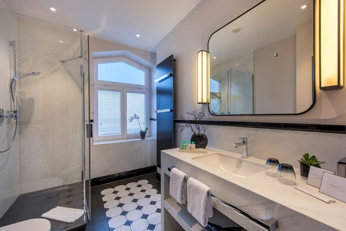 superior double room, sea view | bathroom | free toiletries, hair dryer, slippers, towels