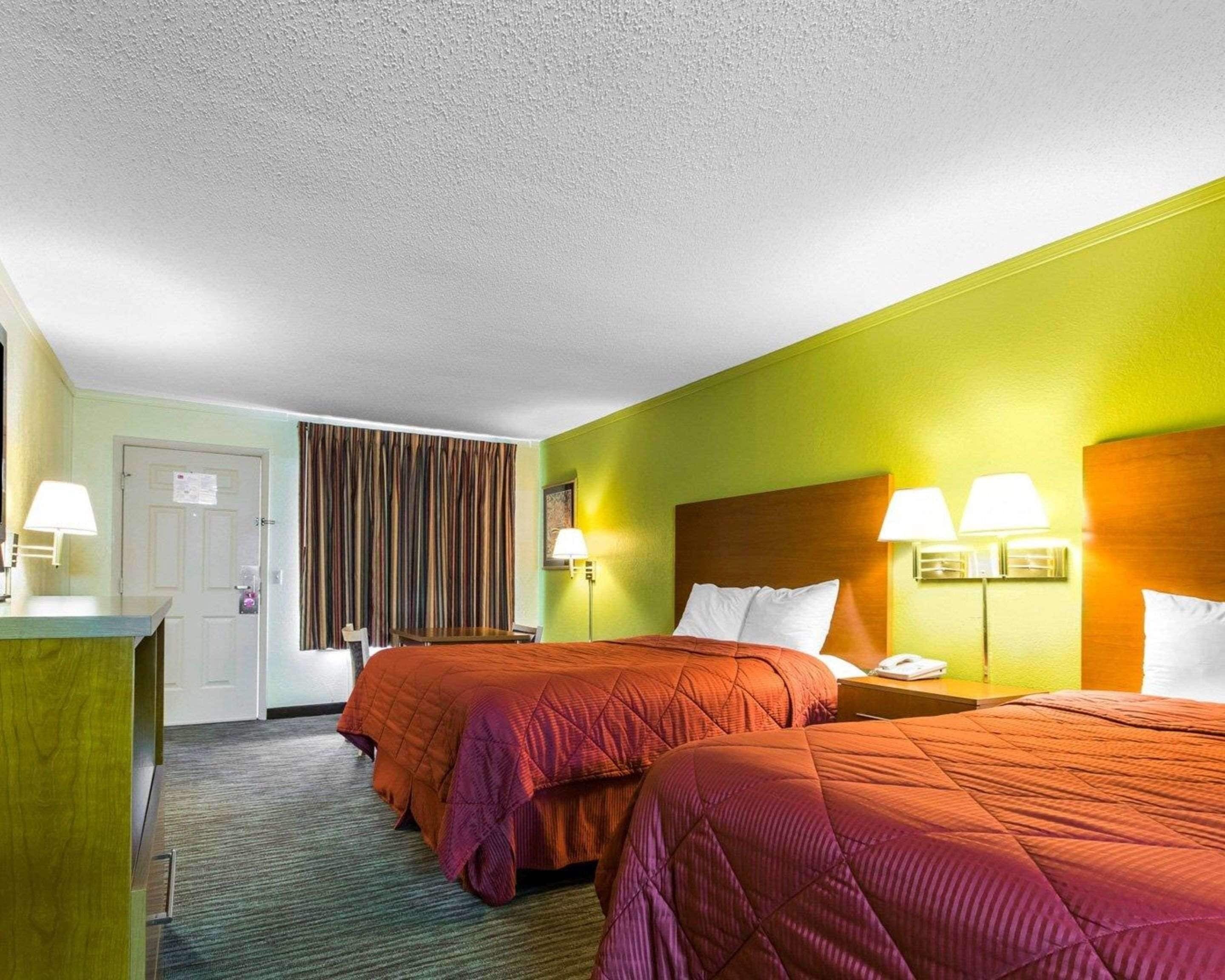 Escrivaninha, Wi-Fi de cortesia, roupa de cama