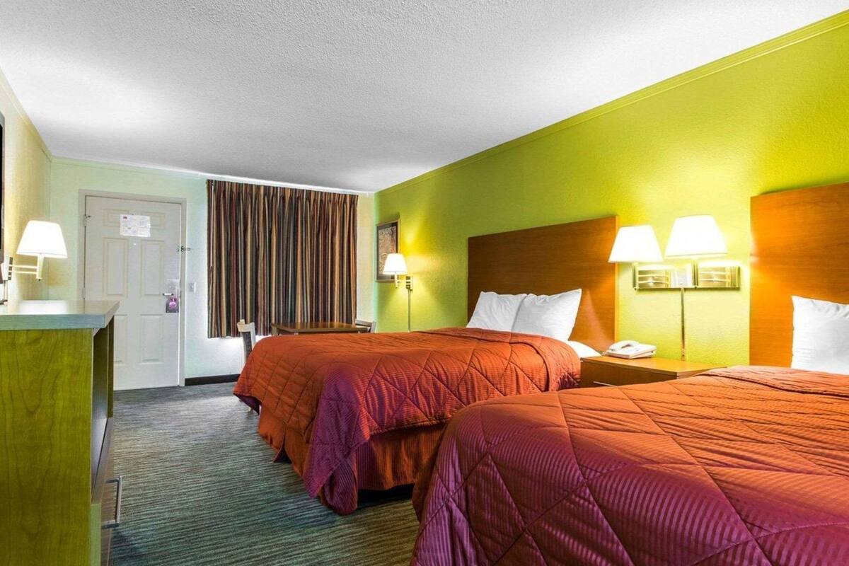 Escrivaninha, Wi-Fi de cortesia, roupa de cama