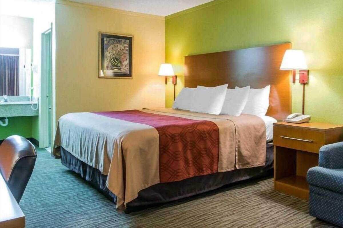 Escrivaninha, Wi-Fi de cortesia, roupa de cama