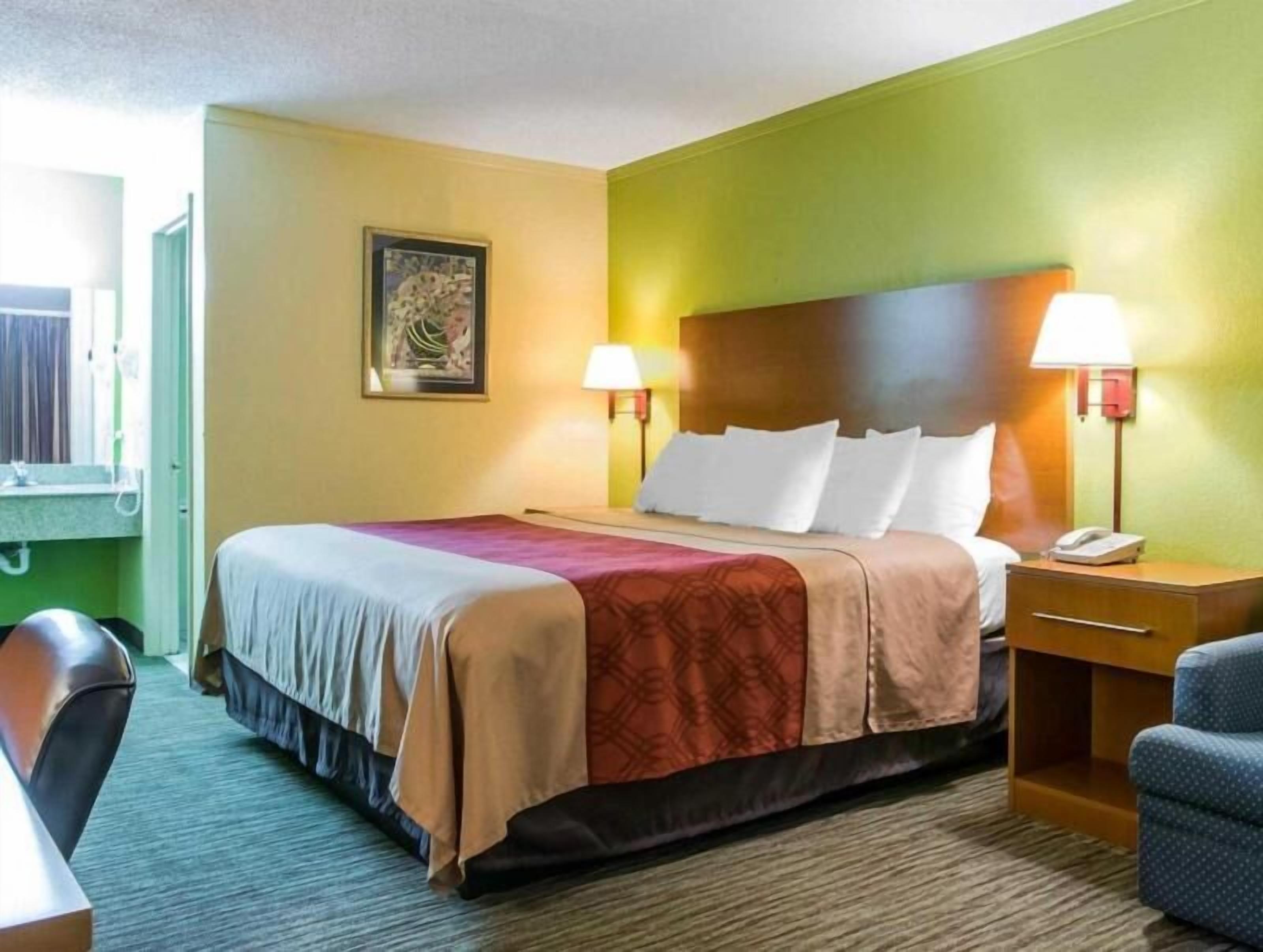 Escrivaninha, Wi-Fi de cortesia, roupa de cama