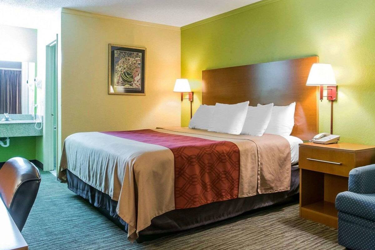 Escrivaninha, Wi-Fi de cortesia, roupa de cama