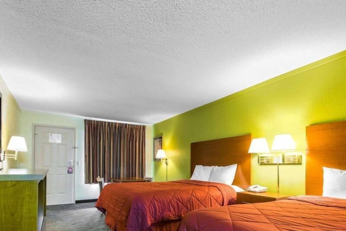 Escrivaninha, Wi-Fi de cortesia, roupa de cama