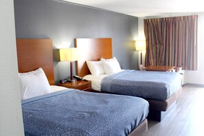 Escritorio, wifi gratis y ropa de cama 