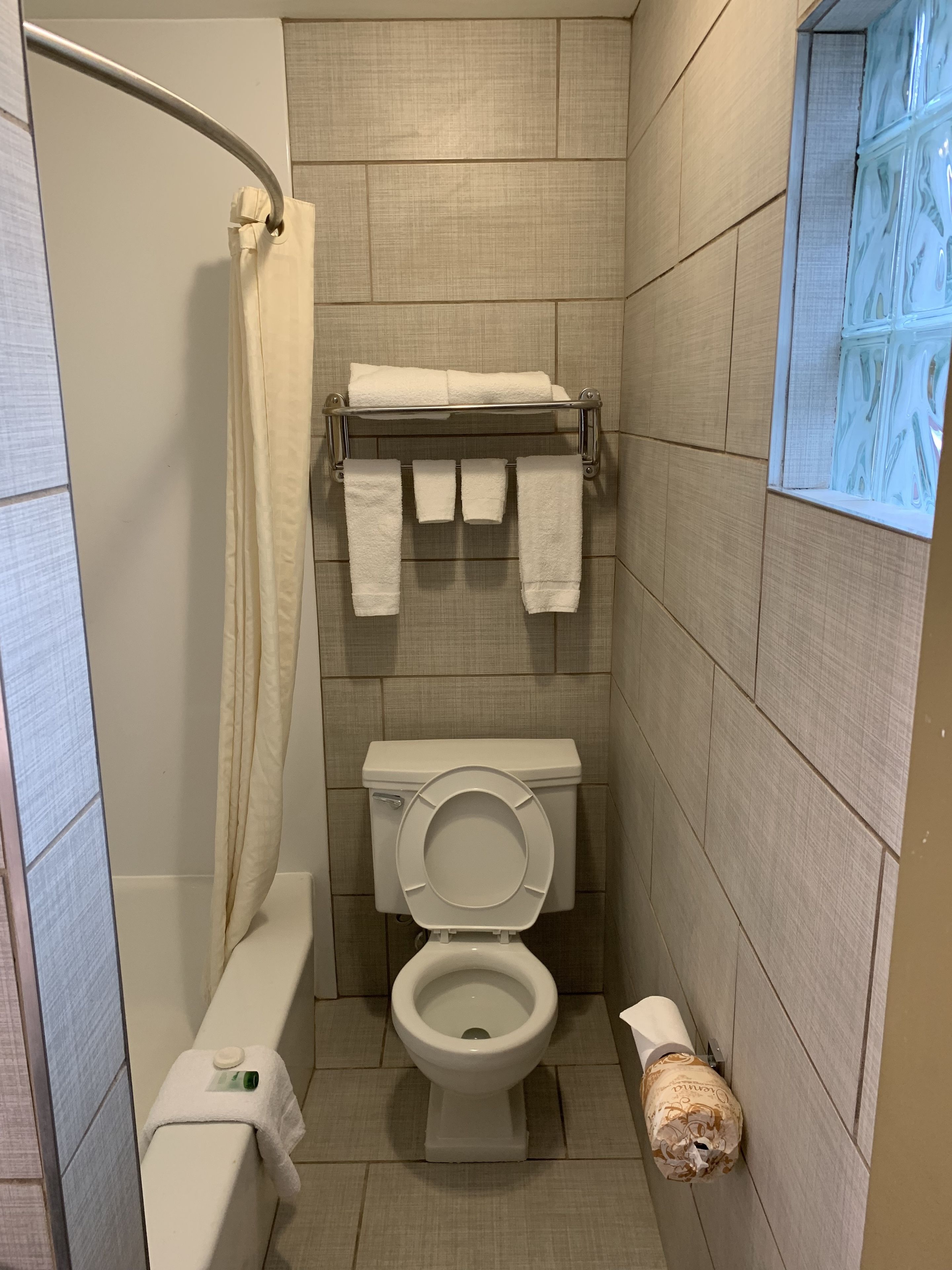 Regendusche, Haartrockner, Handtücher