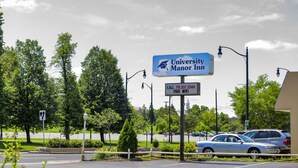 A sign for University Manor Inn with a call-to-action for free WiFi. - University Manor Inn (Buffalo)