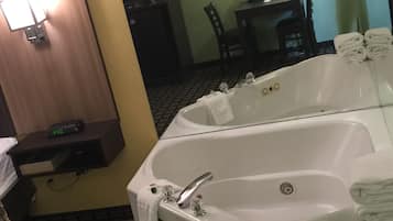 Deluxe Room, 1 Queen Bed, Smoking (Jacuzzi Room) | Jetted tub