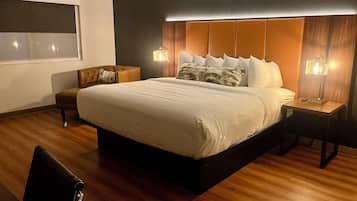 Standard Room, 1 King Bed, Non Smoking | Premium bedding, pillow-top beds, desk, laptop workspace