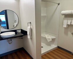 Bañera con ducha, cabezal de ducha con hidromasaje