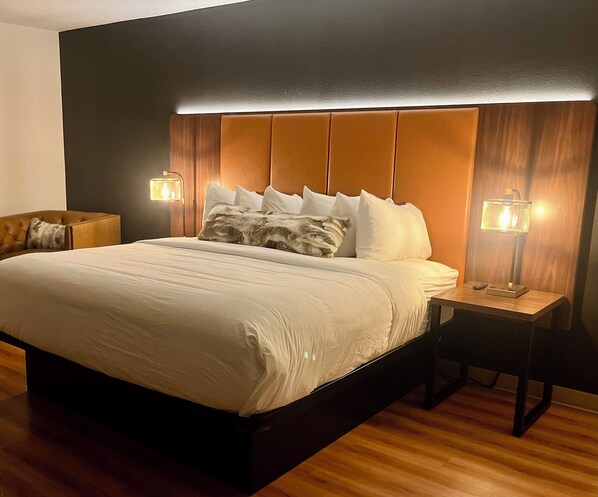 Habitación estándar, 1 cama King size, para no fumadores | Ropa de cama de alta calidad, camas con pillow-top y escritorio 