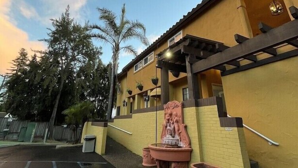 Unclassified image, 1 of 73, button - Pacific Inn Santa Cruz (Santa Cruz)