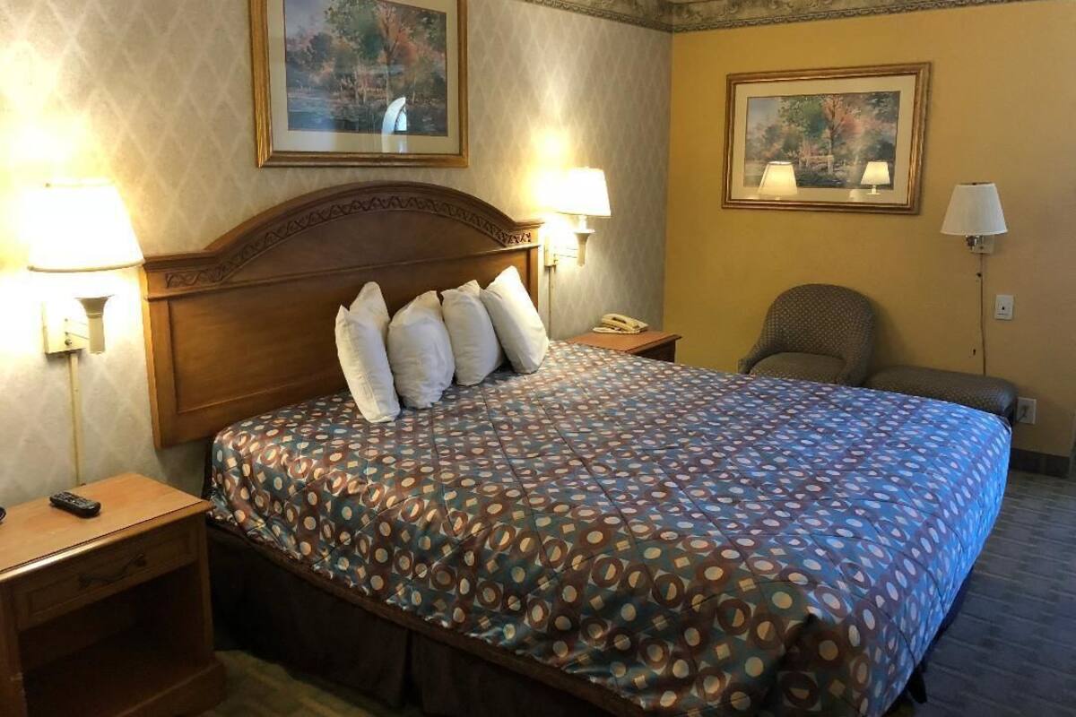 Premium bedding, blackout drapes, iron/ironing board