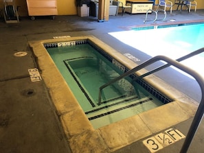 Indoor spa tub - Pacific Inn Santa Cruz (Santa Cruz)