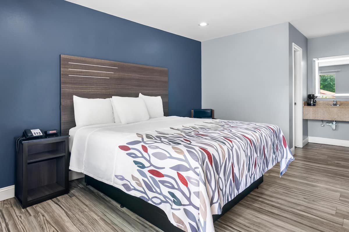 Free WiFi, bed sheets
