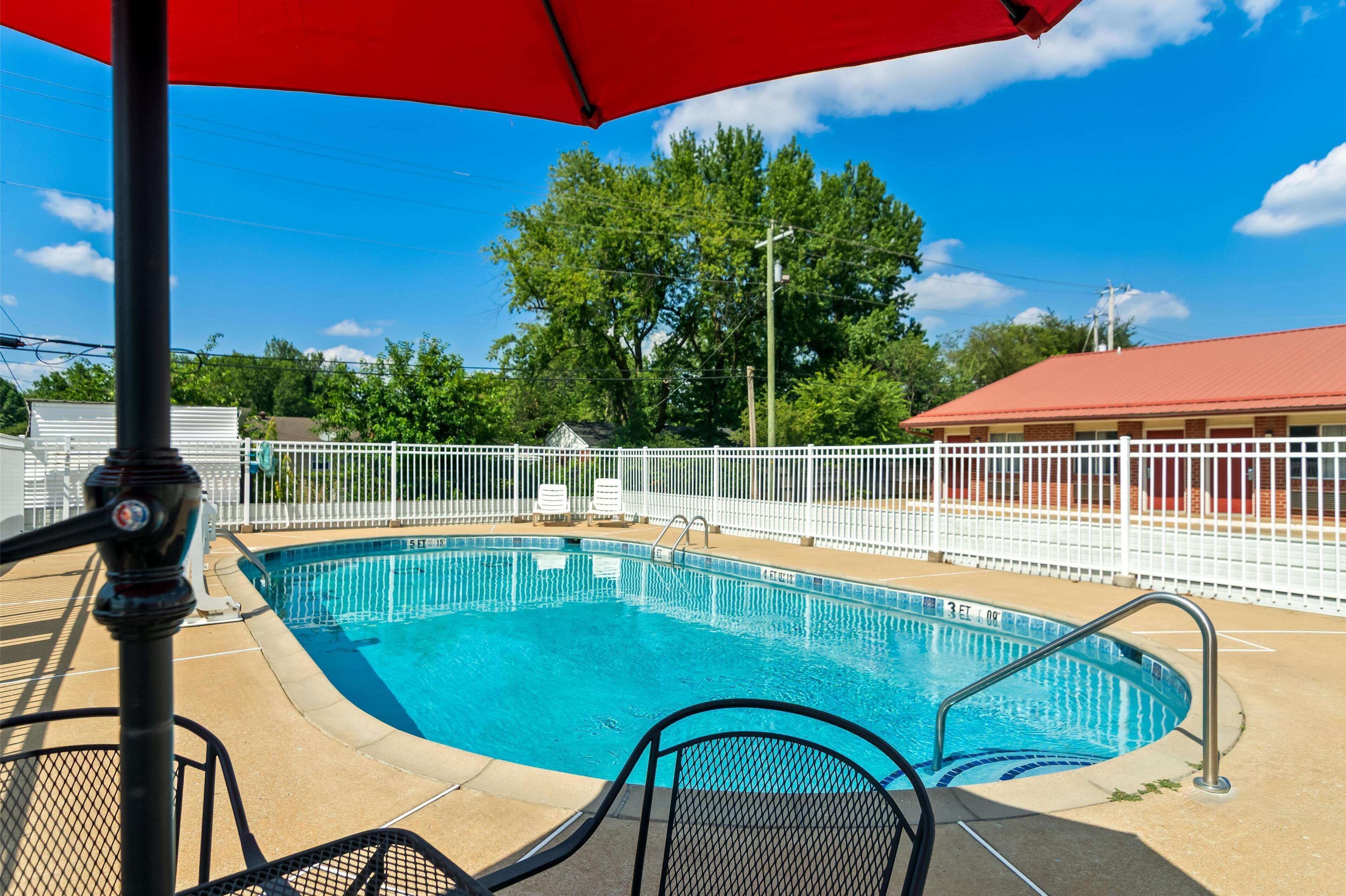 Een seizoensgebonden buitenzwembad