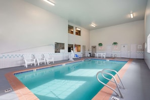 Indoor pool, sun loungers