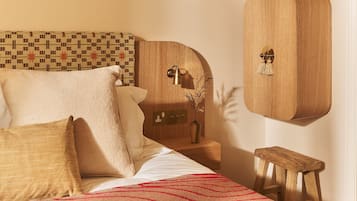 1 bedroom, down duvets, desk, blackout curtains