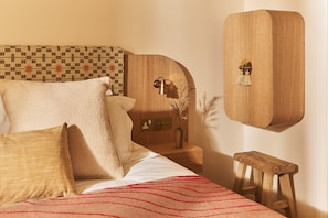 1 bedroom, down duvets, desk, blackout curtains