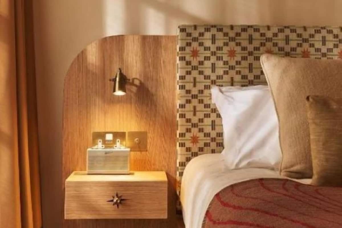 1 bedroom, down duvets, desk, blackout curtains