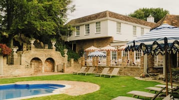 Seasonal outdoor pool, pool umbrellas, sun loungers