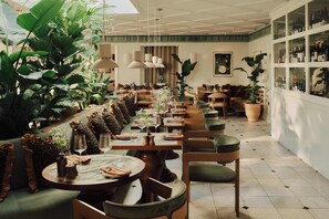 2 Restaurants, Mittagessen, Abendessen, britische Küche