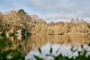 季節性室外泳池;泳池傘、躺椅
