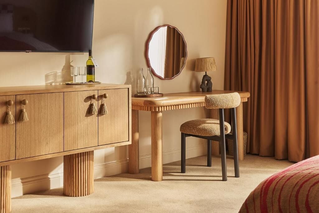 Junior Suite | Down comforters, desk, blackout drapes, iron/ironing board