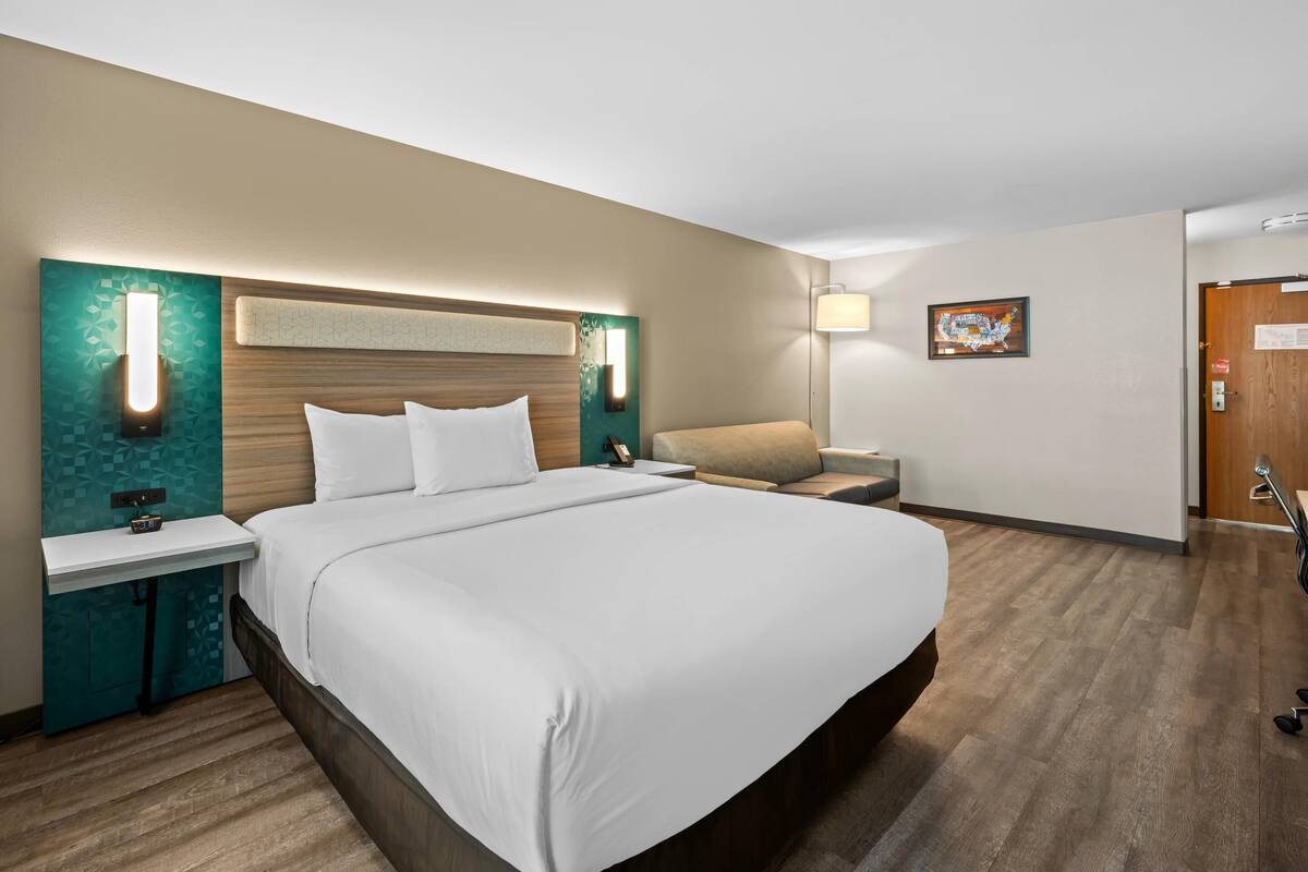 Suite, 1 cama King size, con acceso para personas discapacitadas, para no fumadores | Cortinas blackout, tabla de planchar con plancha y wifi gratis 