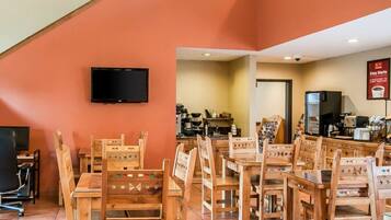 TĂ€gliches inbegriffenes kontinentales FrĂŒhstĂŒck