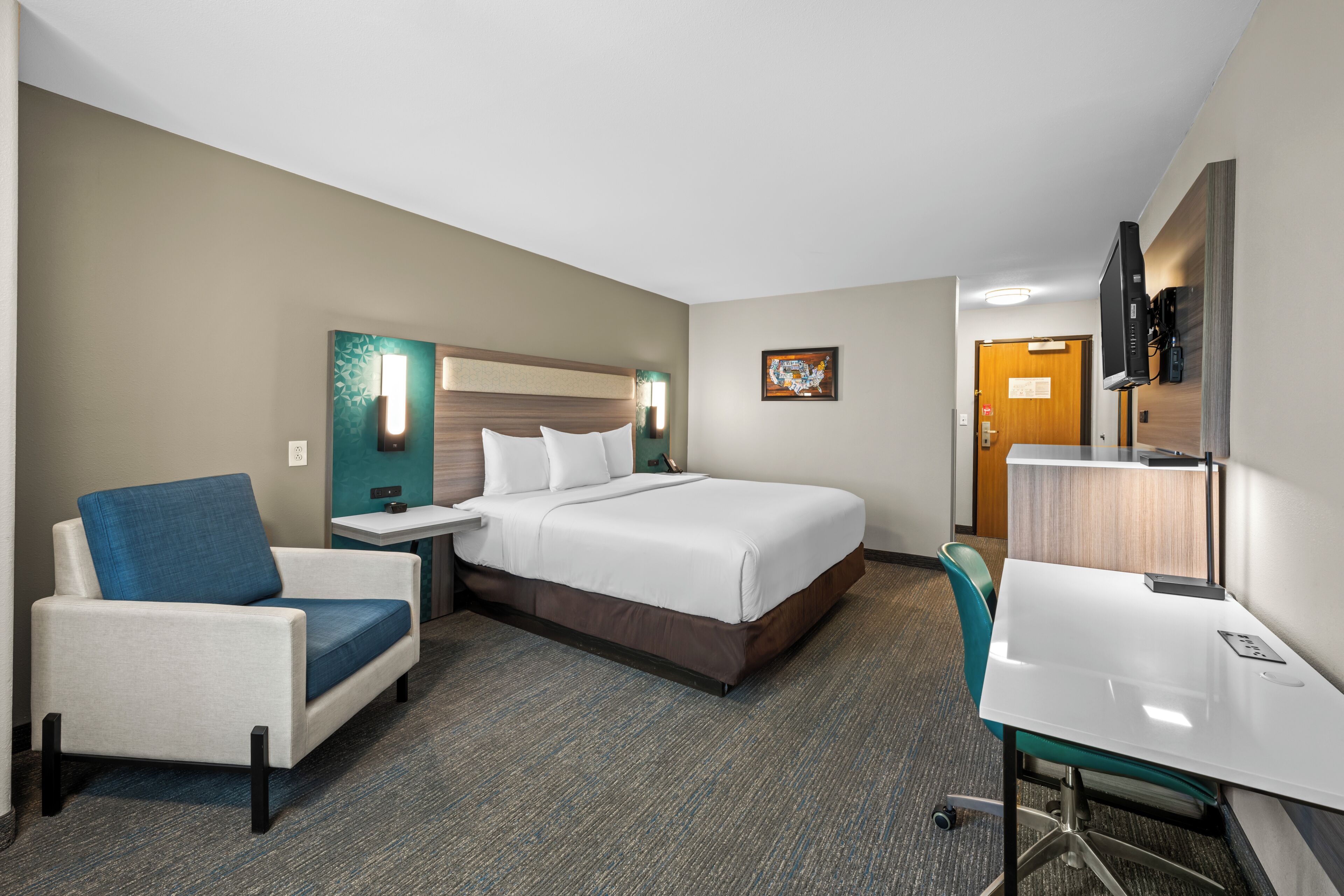 Standard Room, 1 King Bed, Non Smoking | Blackout curtains, iron/ironing board, free WiFi, bed sheets