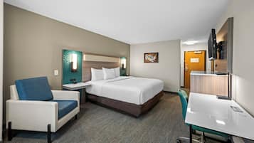 Standard Room, 1 King Bed, Non Smoking | Blackout curtains, iron/ironing board, free WiFi, bed sheets