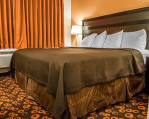 Suite, 1 King Bed, Accessible, Non Smoking | Blackout drapes, iron/ironing board, free WiFi, bed sheets