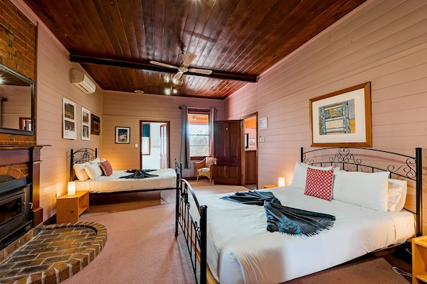 Henry's Cottage | Minibar, desk, soundproofing, iron/ironing board