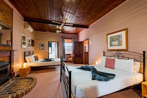 Henry's Cottage | 1 bedroom, minibar, desk, soundproofing