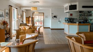 Frokost og middag serveres